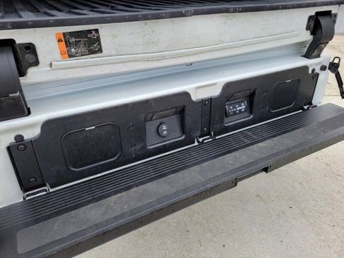 Used 2024 GMC Sierra 1500 Denali Ultimate image 9