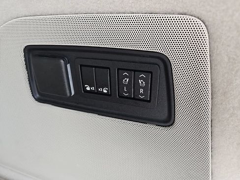 Used 2021 Cadillac Escalade ESV Premium Luxury Platinum AWD/4WD image 7