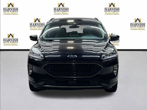 Used 2020 Ford Escape Titanium image 2