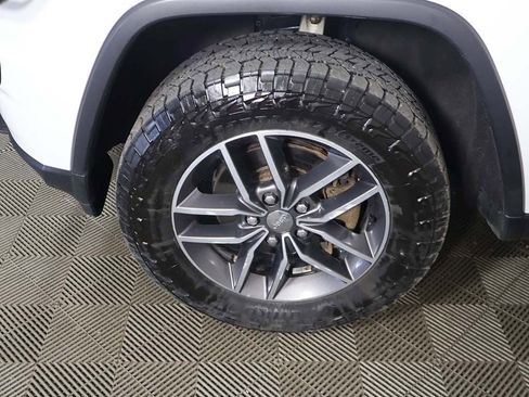 Used 2020 Jeep Grand Cherokee Laredo w/ Quick Order Package 2BN North AWD/4WD image 15