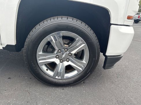 Used 2018 Chevrolet Silverado 1500 Custom w/ Custom Value Package image 11