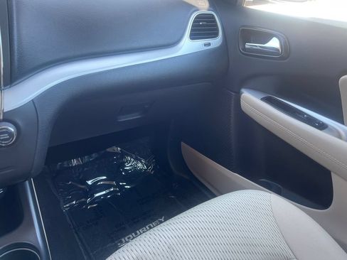 Used 2017 Dodge Journey SE w/ Flexible Seating Group FWD image 15