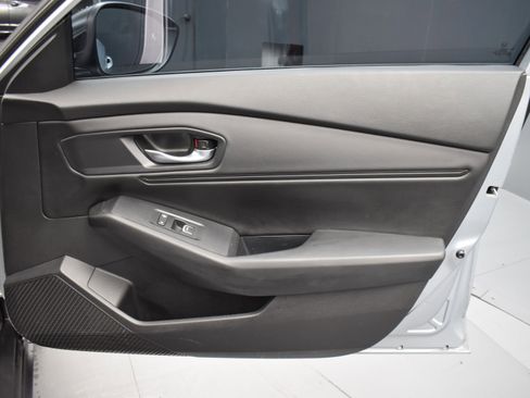 Used 2025 Honda Accord SE image 6