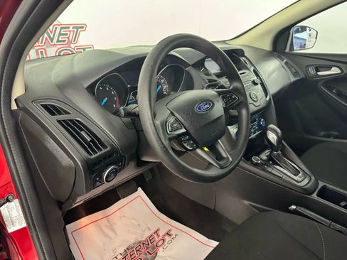 Used 2017 Ford Focus SE FWD image 10
