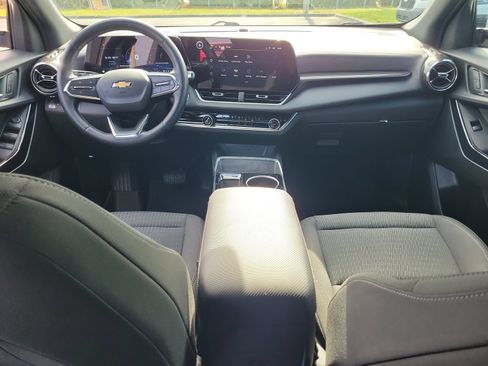 Used 2025 Chevrolet Equinox LT AWD/4WD image 12
