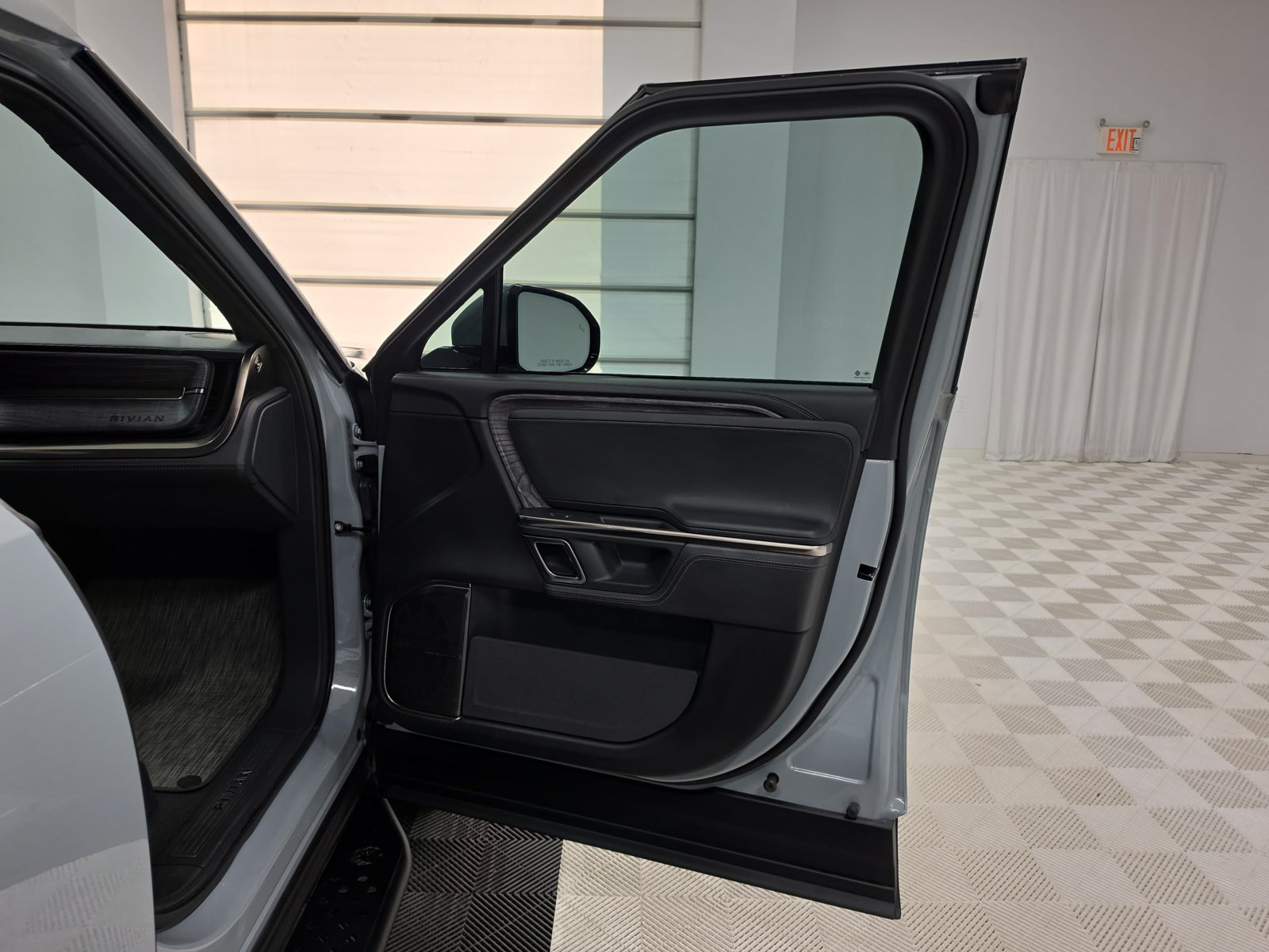 Used 2022 Rivian R1T Adventure AWD/4WD image 18