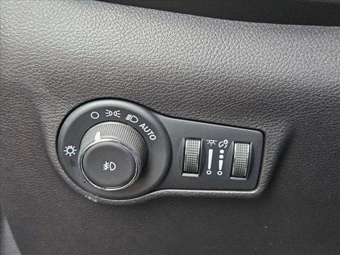 Used 2025 Jeep Compass Trailhawk AWD/4WD image 26