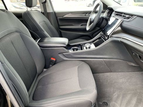 Certified 2023 Jeep Grand Cherokee Laredo X AWD/4WD image 23