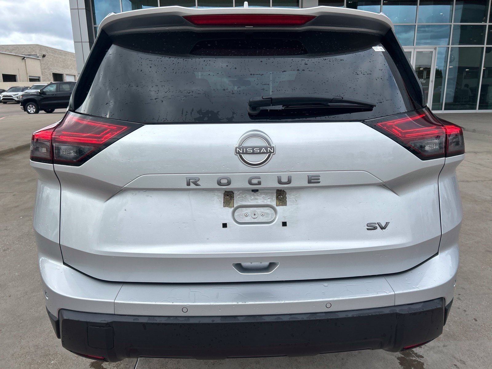 Used 2024 Nissan Rogue SV FWD image 11