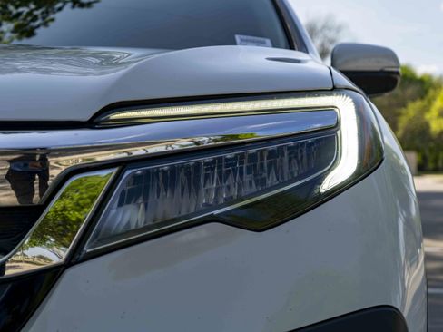 Used 2021 Honda Pilot Touring image 11