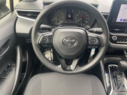 Used 2025 Toyota Corolla LE image 5