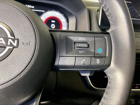 Used 2024 Nissan Rogue SL w/ SL Premium Package image 29