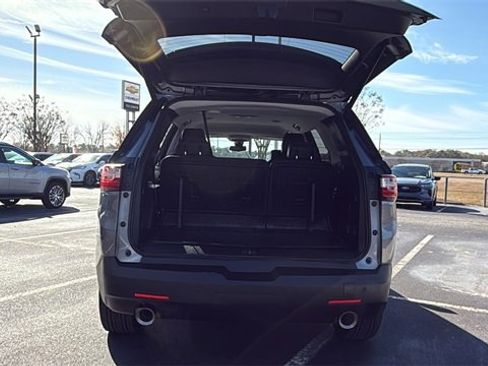 Used 2021 Chevrolet Traverse RS w/ LPO, Floor Liner Package image 9