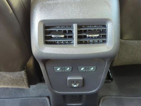 Used 2020 Chevrolet Equinox Premier image 23