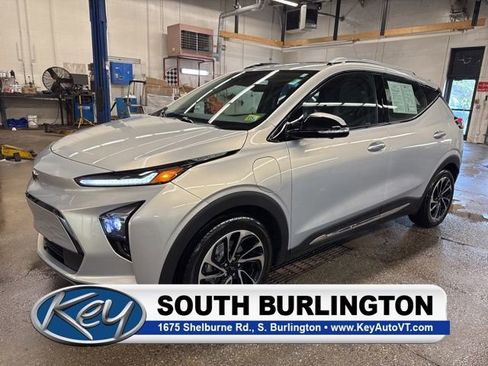 Used 2023 Chevrolet Bolt EUV Premier w/ Sun & Sound Package FWD image 1