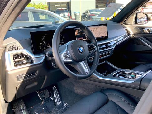 Used 2026 BMW X7 xDrive40i w/ M Sport Package image 17