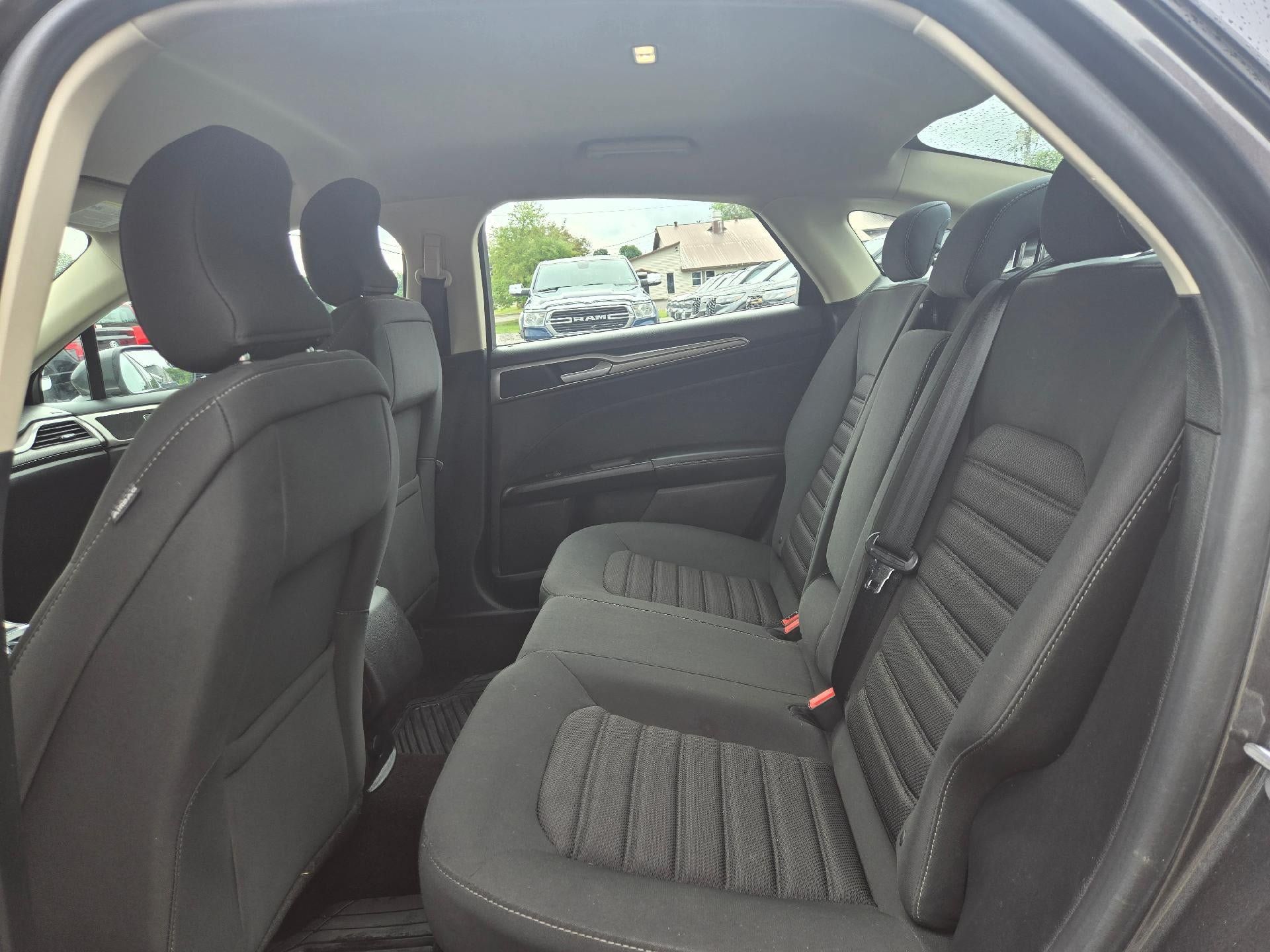 Used 2018 Ford Fusion SE FWD image 9