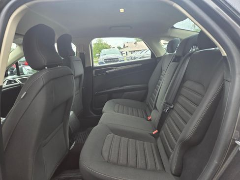 Used 2018 Ford Fusion SE FWD image 9