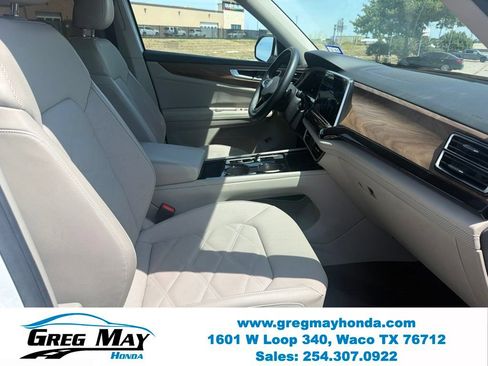 Used 2024 Volkswagen Atlas SE w/ Panoramic Sunroof Package FWD image 33