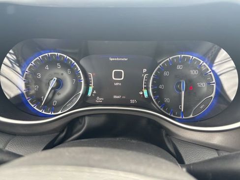 Used 2024 Chrysler Pacifica Touring-L image 12