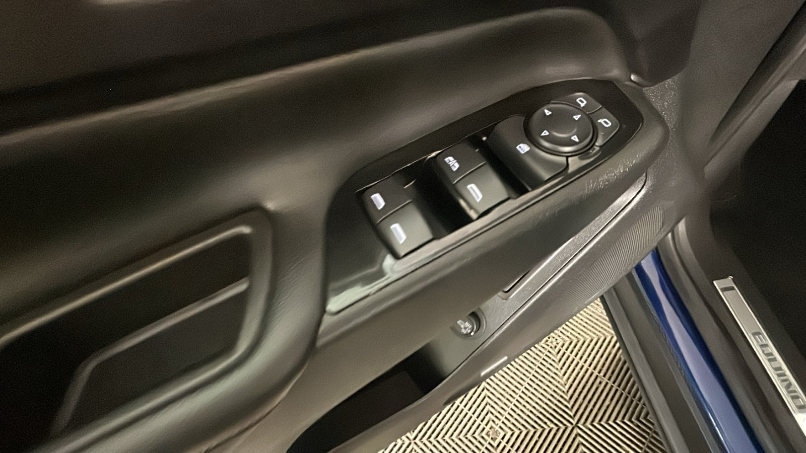Used 2022 Chevrolet Equinox Premier AWD/4WD image 13