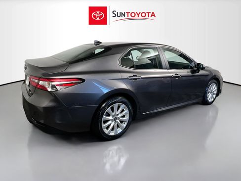 Used 2020 Toyota Camry LE image 4
