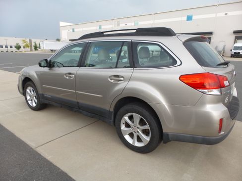 Used 2014 Subaru Outback 2.5i AWD/4WD image 4