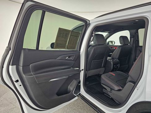 Used 2026 Chevrolet Traverse RS w/ LPO, Floor Liner Package FWD image 15