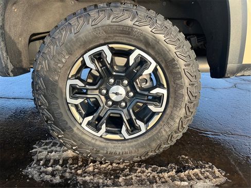 Certified 2023 Chevrolet Silverado 1500 ZR2 w/ Technology Package image 38