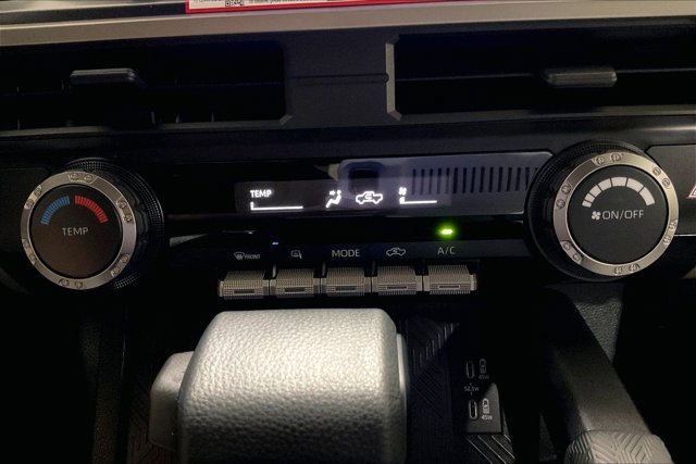 Certified 2025 Toyota Tacoma SR5 AWD/4WD image 33