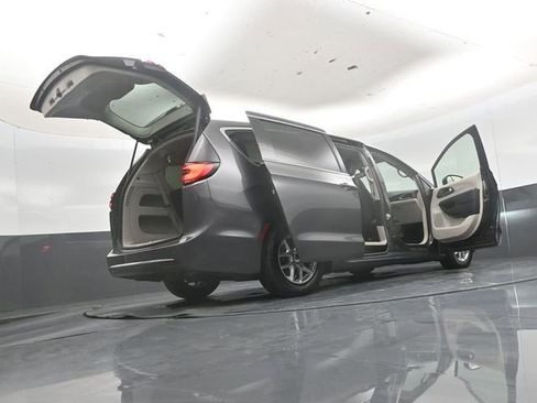 Used 2023 Chrysler Pacifica Touring-L FWD image 55