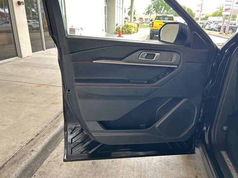 Used 2025 Ford Explorer ST-Line image 38