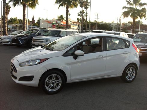 Used 2017 Ford Fiesta SE image 4