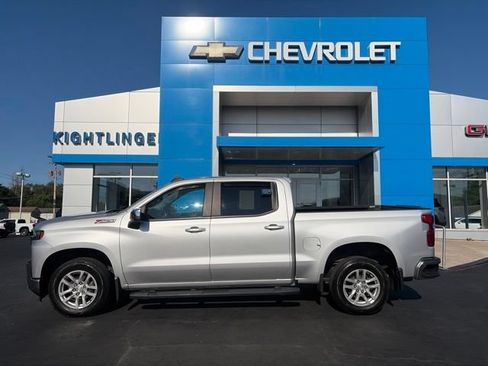 Used 2022 Chevrolet Silverado 1500 LT w/ Z71 Off-Road Package AWD/4WD image 3