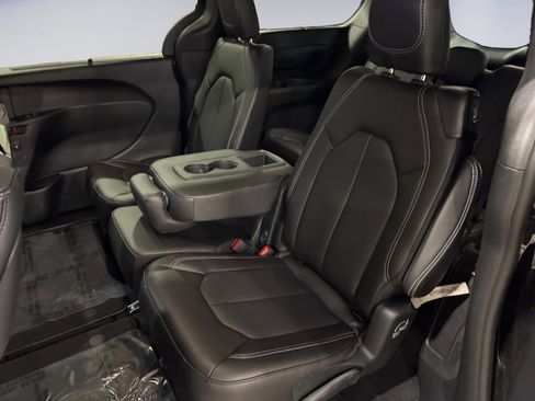 New 2025 Chrysler Pacifica Select w/ Uconnect Theater Family Group image 13