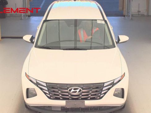 Used 2023 Hyundai Tucson SE image 2