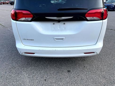 Used 2023 Chrysler Voyager LX FWD image 10