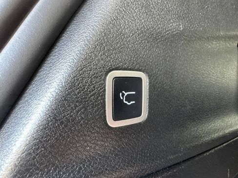 Used 2025 Chrysler Pacifica Select FWD image 7