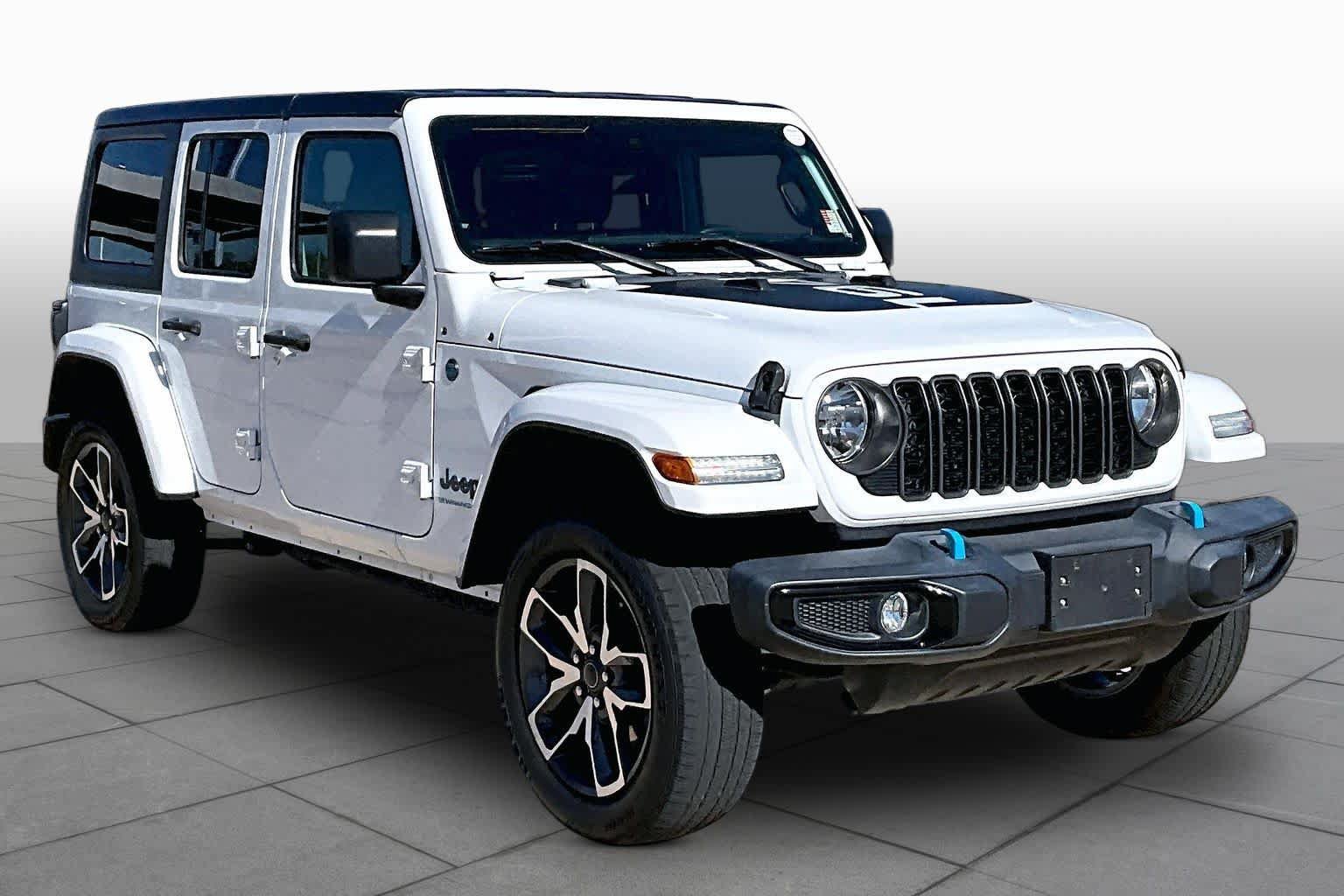 Used 2024 Jeep Wrangler Unlimited w/ Convenience Group AWD/4WD image 3