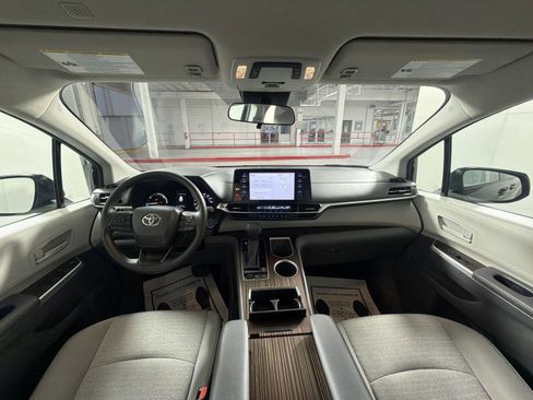 Used 2024 Toyota Sienna LE image 22