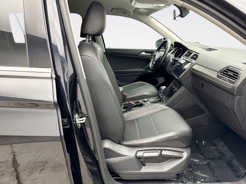 Used 2018 Volkswagen Tiguan SE image 16