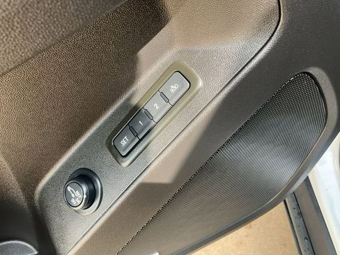 Used 2024 Chevrolet Equinox Premier FWD image 8