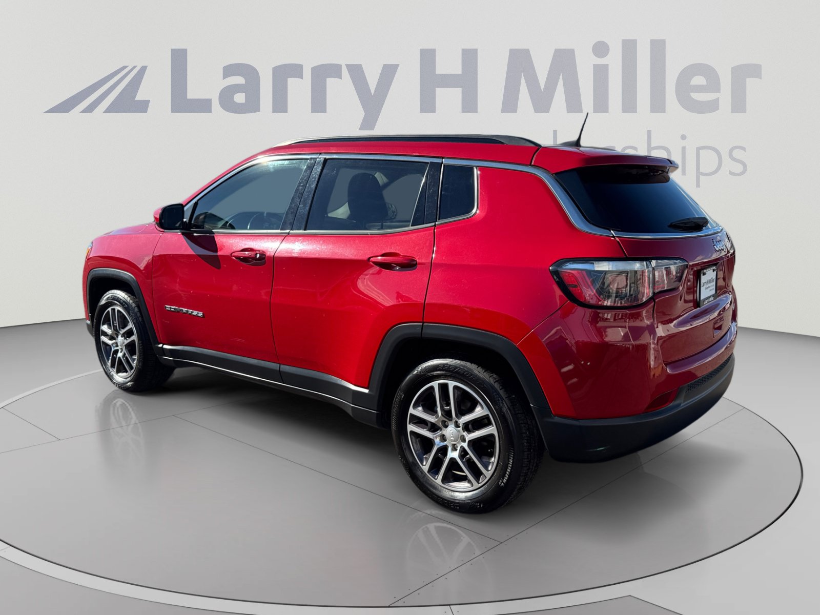 Used 2020 Jeep Compass Latitude w/ Popular Equipment Group FWD image 3