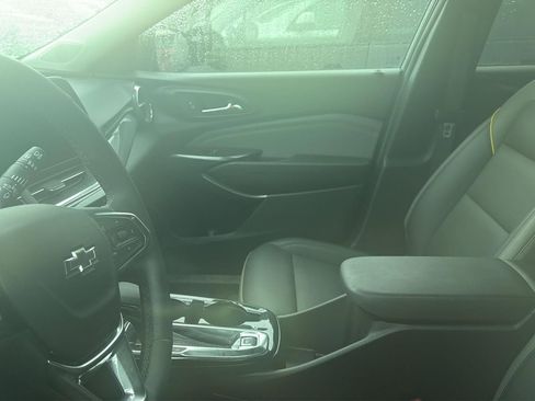 Used 2024 Chevrolet Trax ACTIV w/ Sunroof Package image 11