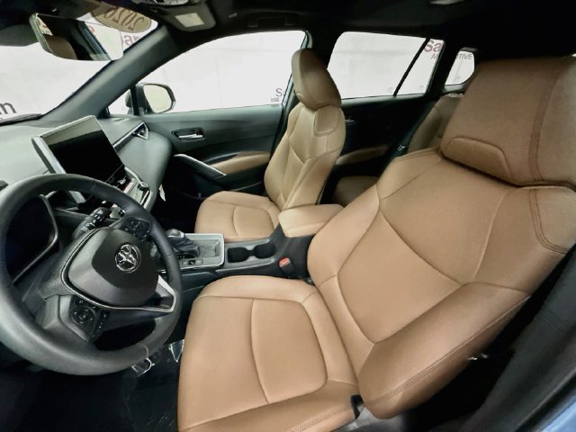 Used 2026 Toyota Corolla Cross XLE w/ Convenience Package FWD image 21