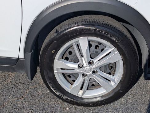 Certified 2025 Nissan Kicks Play S image 9