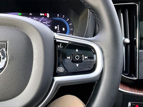 Certified 2023 Volvo XC60 B5 Plus w/ Protection Package Premier image 11