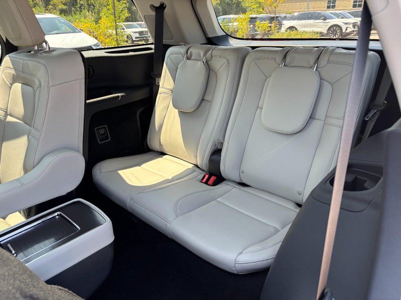 Certified 2025 Lincoln Aviator Reserve w/ Equipment Group 201A AWD/4WD image 11