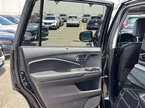 Used 2021 Honda Pilot Touring image 23