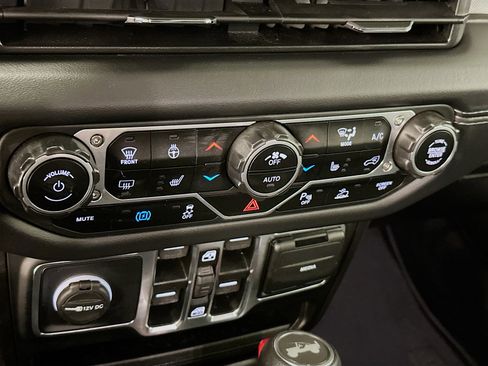 Used 2025 Jeep Wrangler Sahara w/ Safety Group image 23